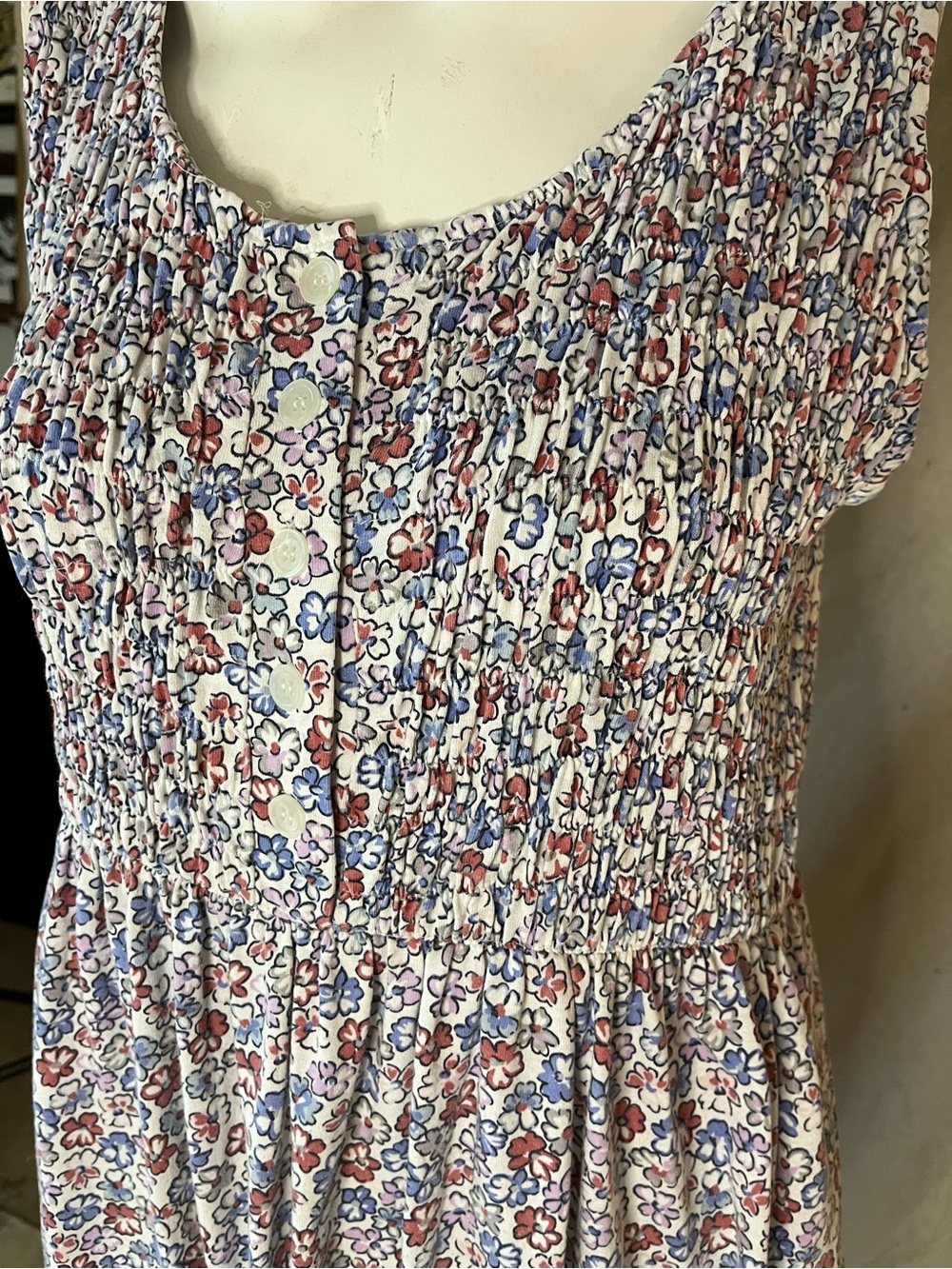 90’s Floral maxi dress with button up front and elastic waistband. Size: M